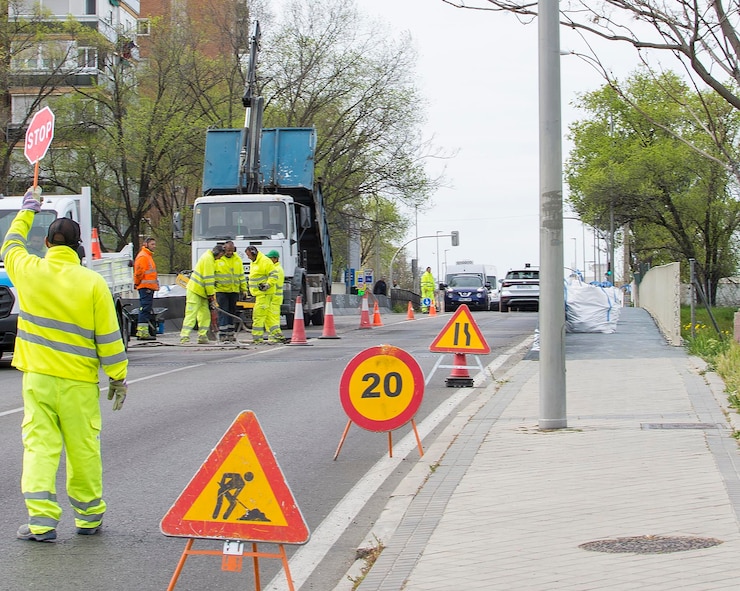 ADDETTO AL POSIZIONAMENTO DELLA SEGNALETICA STRADALE IN CANTIERI STRADALI E ADDETTO AL TRAFFICO VEICOLARE